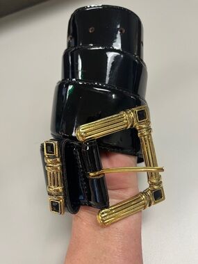 Source Unknown Black Patent Belt with Gold Ornate Buckle M/L